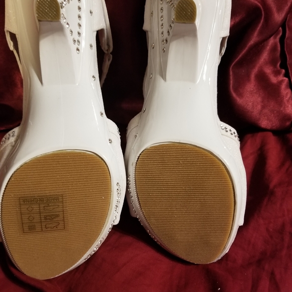 NIB DREAM PAIRS GIRLS SANDALS LOW HEEL DRESS PUMP ANKLE T STRAP FLOWER SHOES - Picture 3 of 10